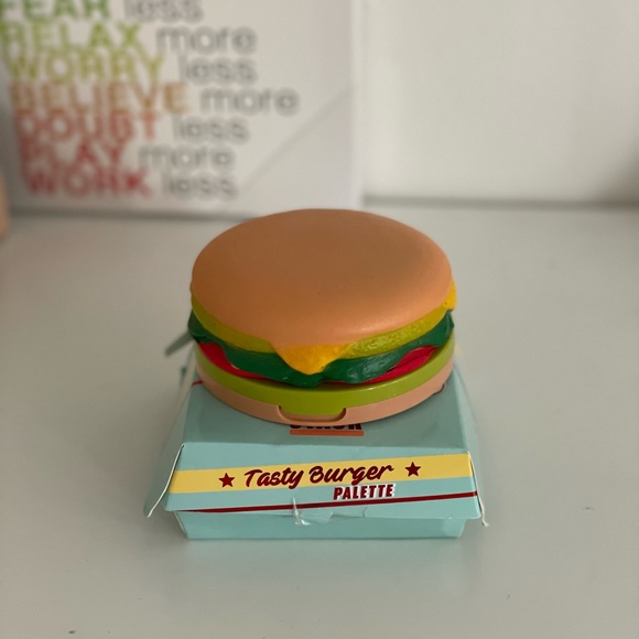 I ❤️Revolution “Vegan” 🌟Tasty Burger 🍔 Eyeshadow Palette. - Picture 3 of 4